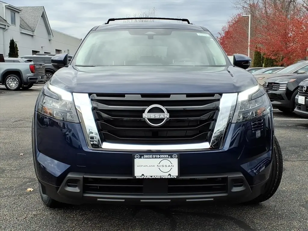 2025 Nissan Pathfinder SV photo 2