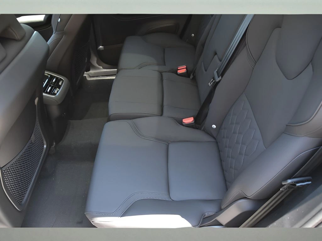 2026 Volvo - image 14