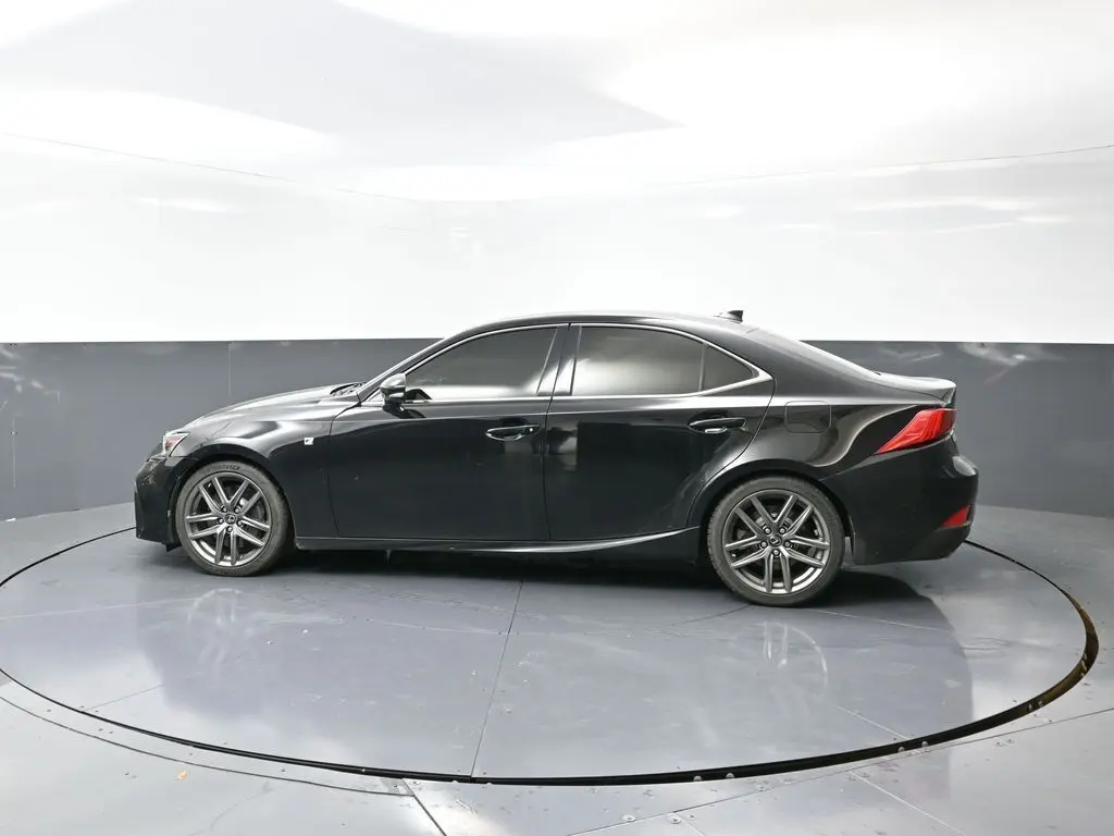 2017 Lexus IS 300 photo 6