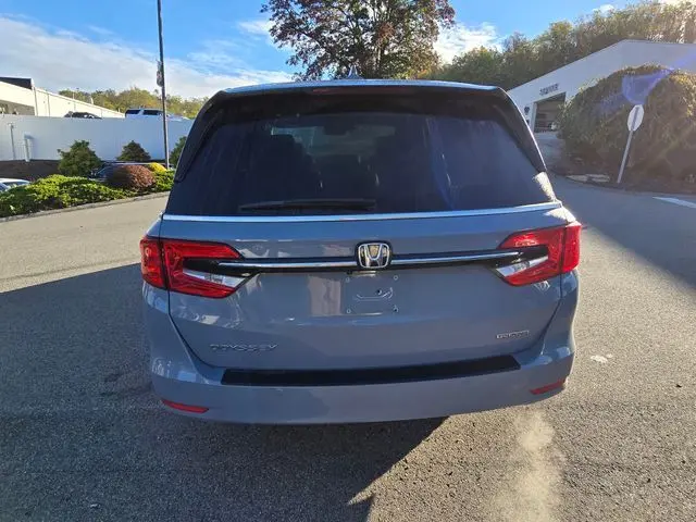 2023 Honda Odyssey Touring photo 4