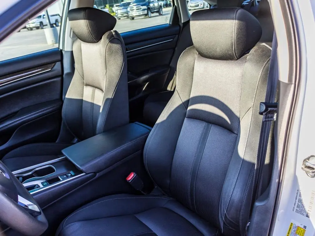 2019 Honda Accord EX photo 23