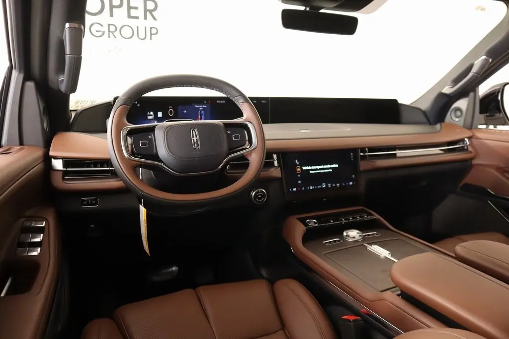 2025 Lincoln Navigator L Reserve photo 2