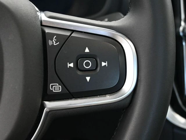 2025 Volvo - image 32