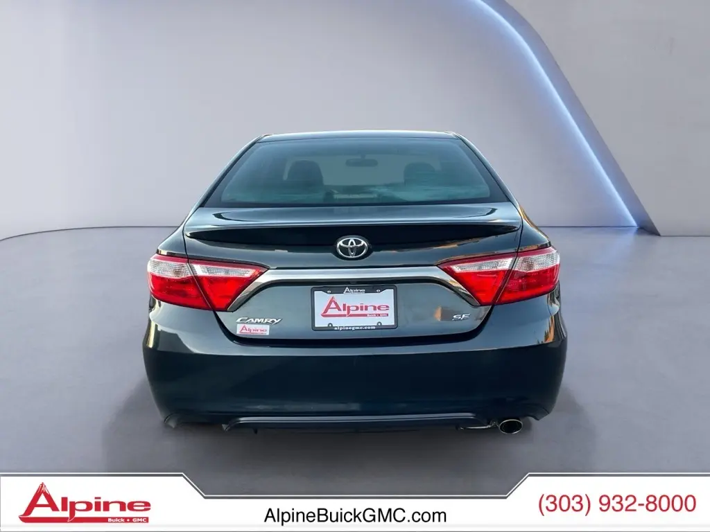 2016 Toyota Camry XLE photo 4
