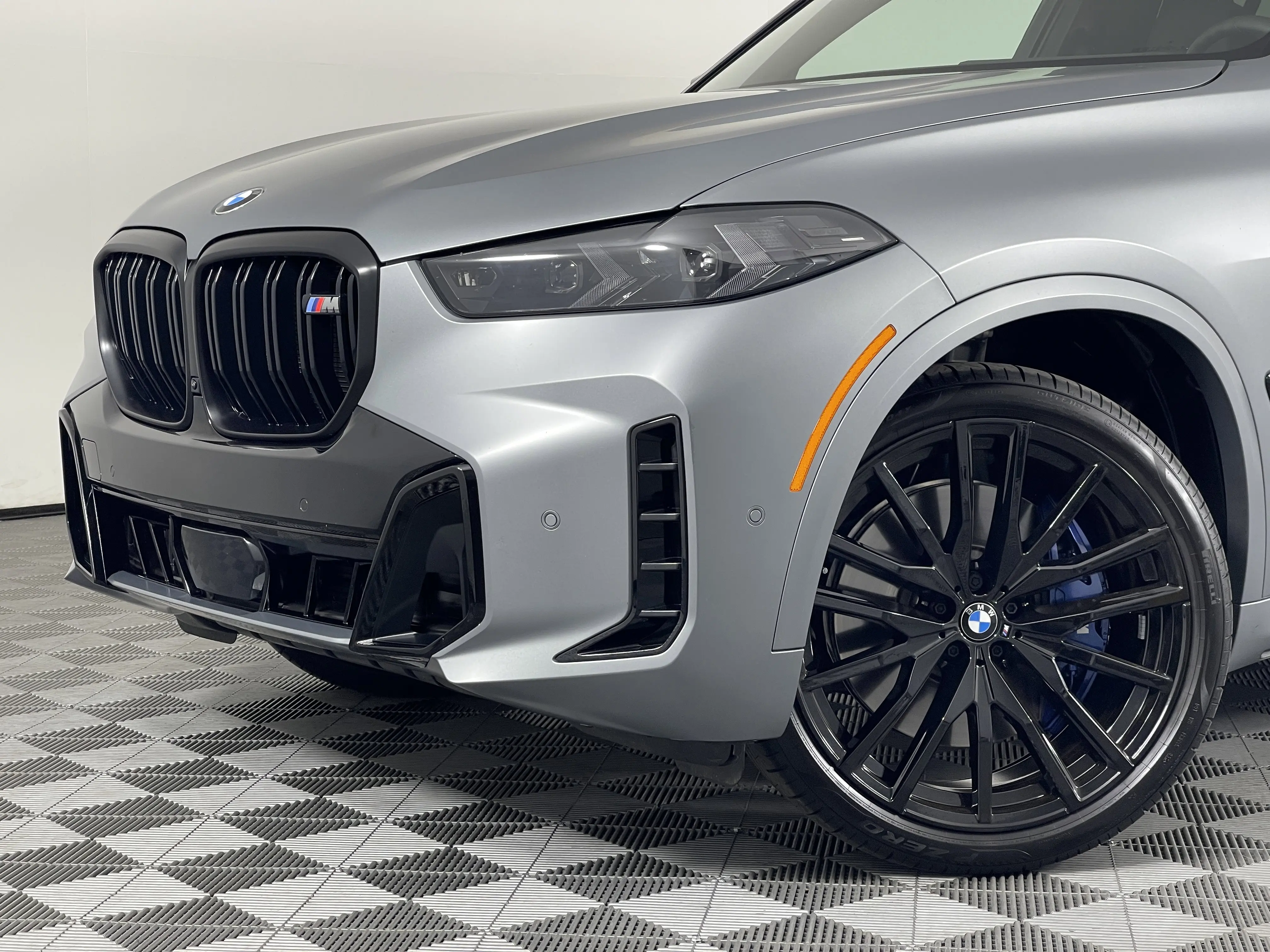 2025 Bmw X5 M60i photo 4