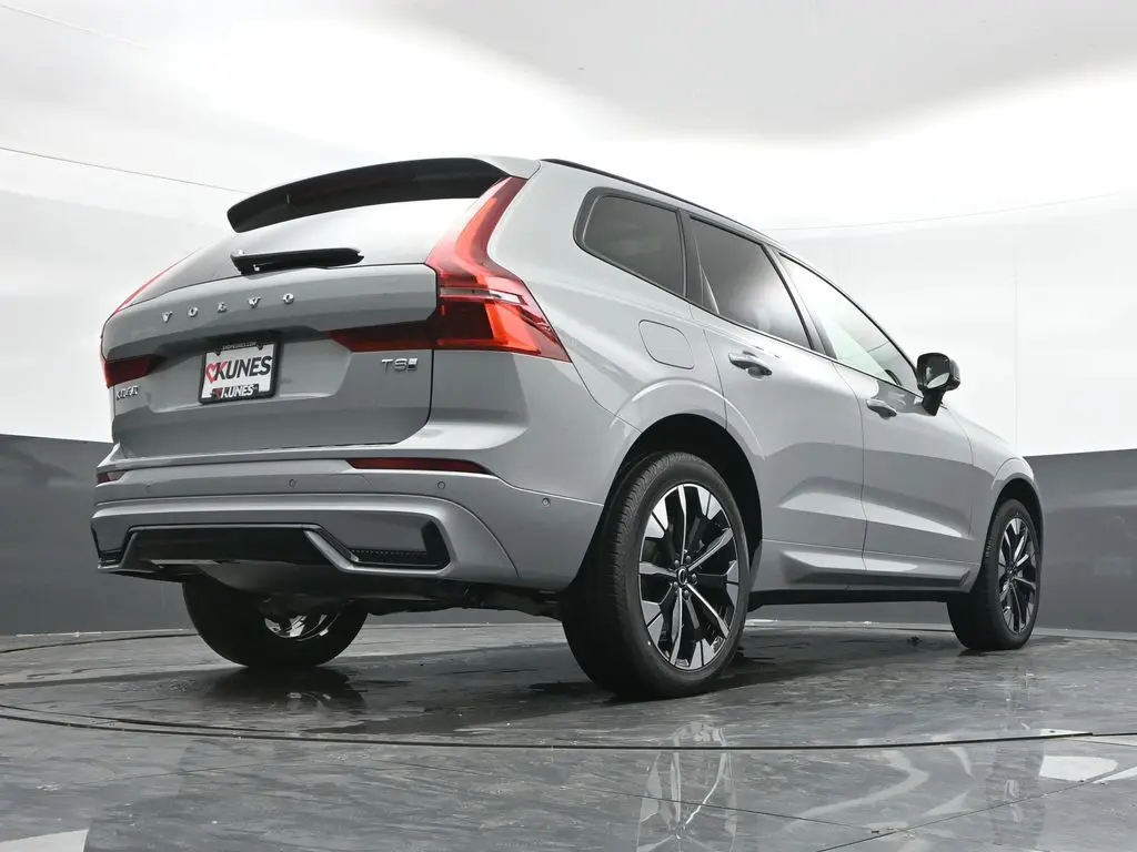 2026 Volvo - image 39