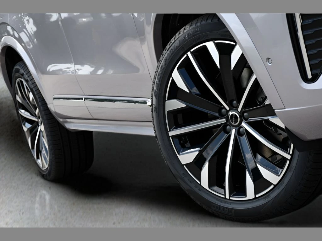 2026 Volvo XC90 Plus - Photo 11