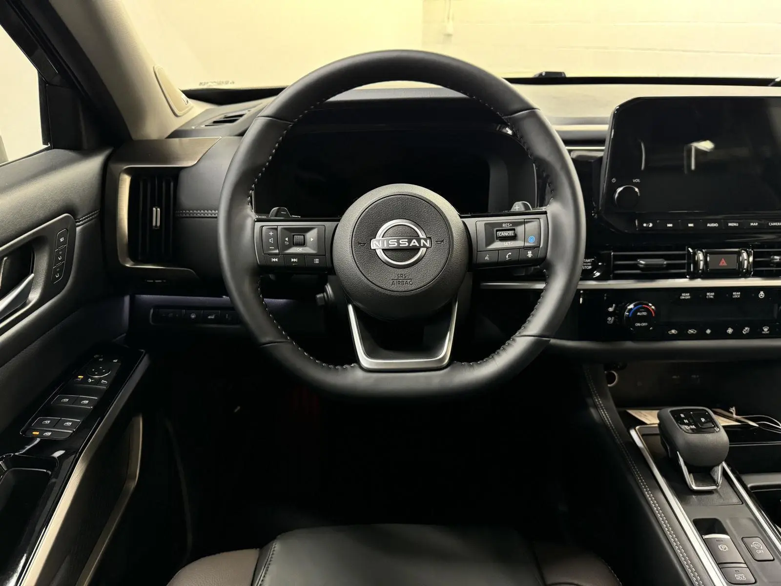 2025 Nissan Pathfinder Platinum photo 13