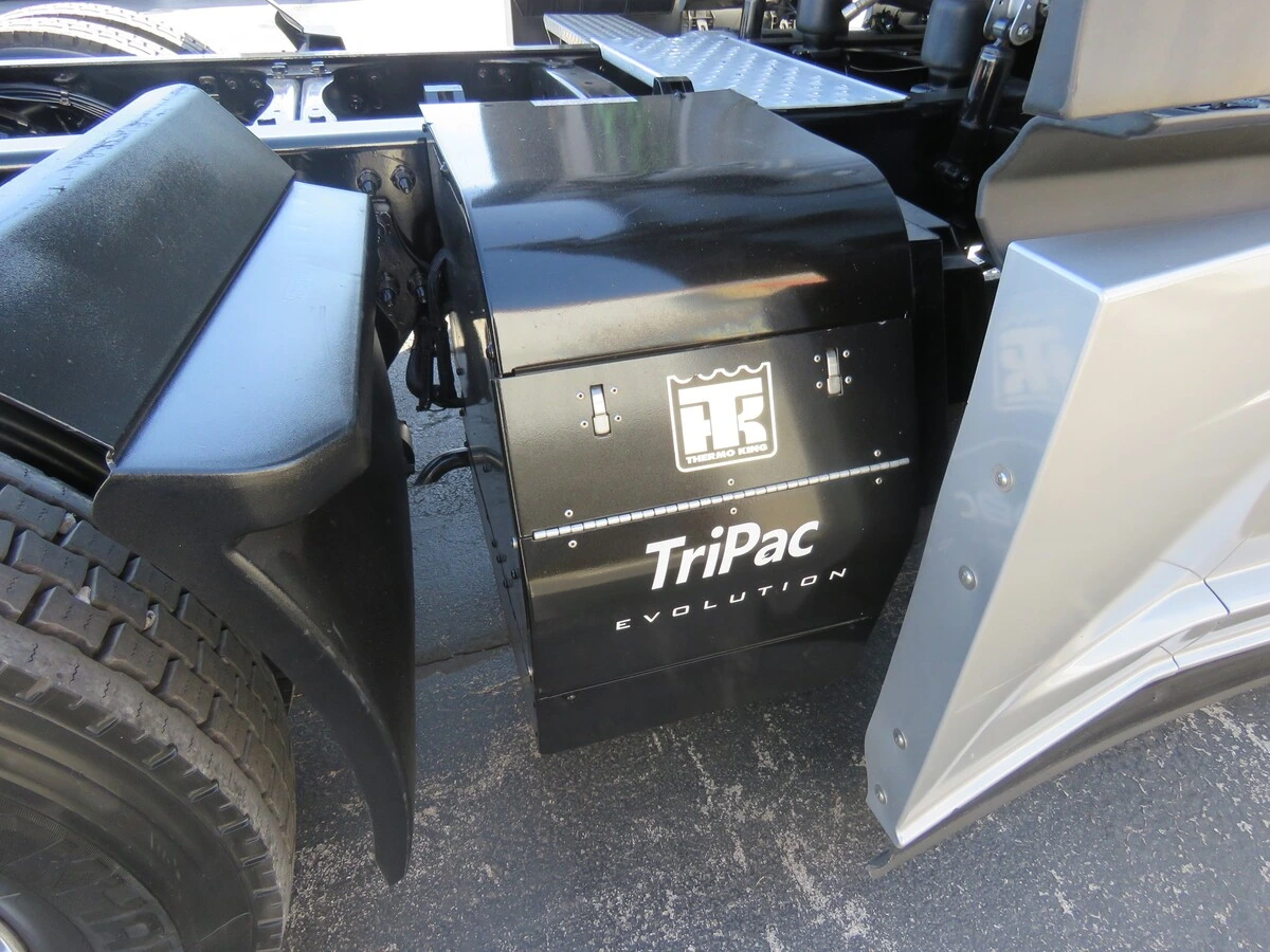 2022 Freightliner Cascadia - image 8