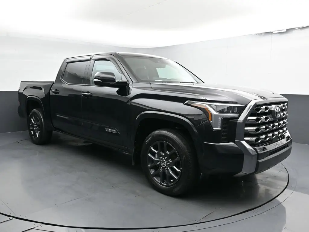 2023 Toyota Tundra Platinum CrewMax photo 2