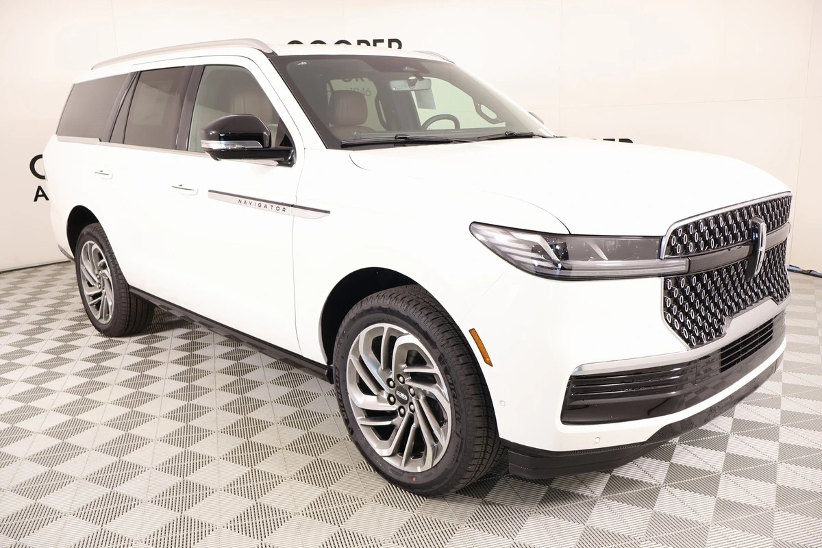 2025 Lincoln Navigator Reserve's photo