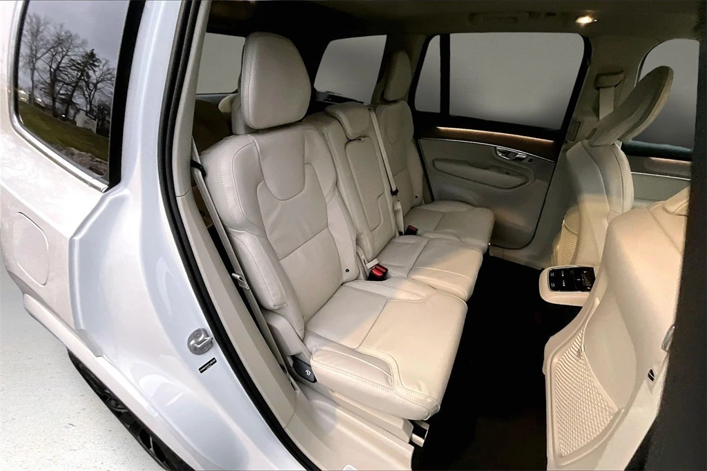 2026 Volvo - image 9