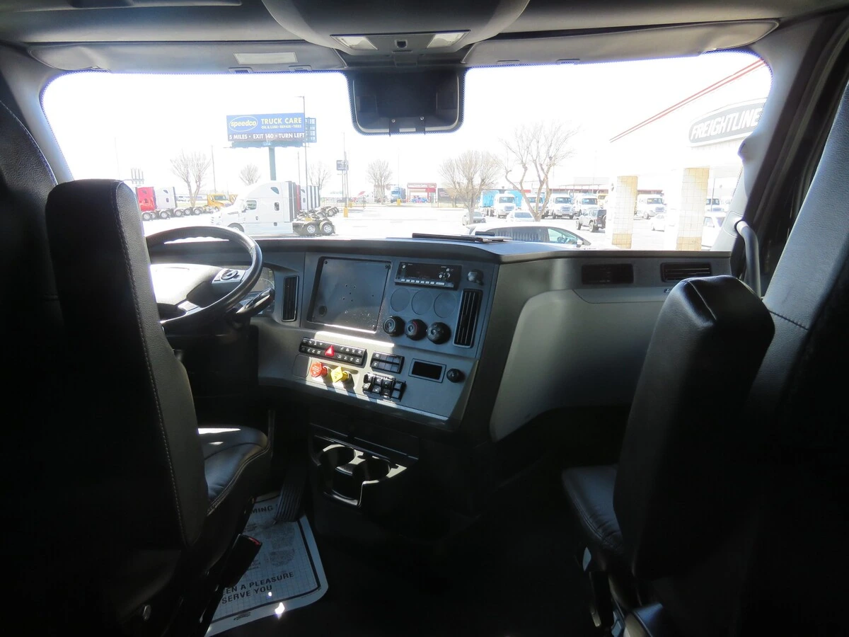 2022 Freightliner Cascadia - image 20