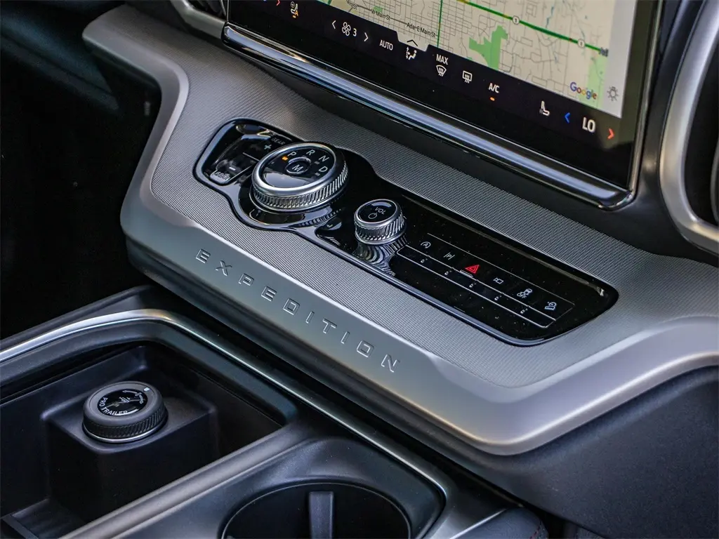 2025 Ford Expedition MAX photo 16