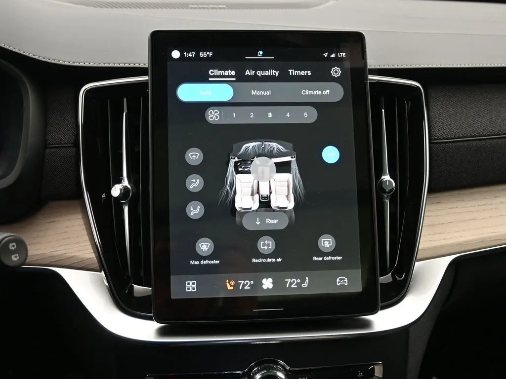 2025 Volvo - image 15