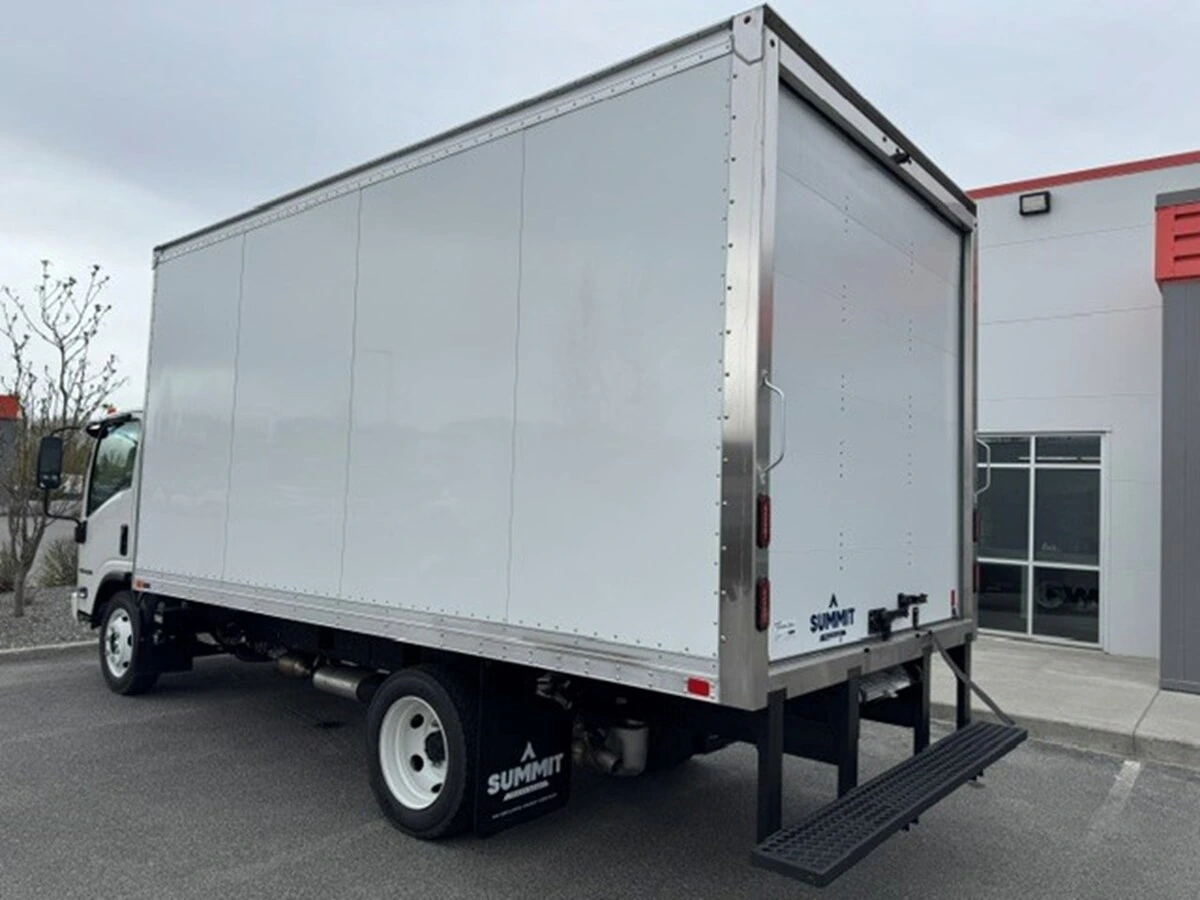 2026 Isuzu NPR — photo 3