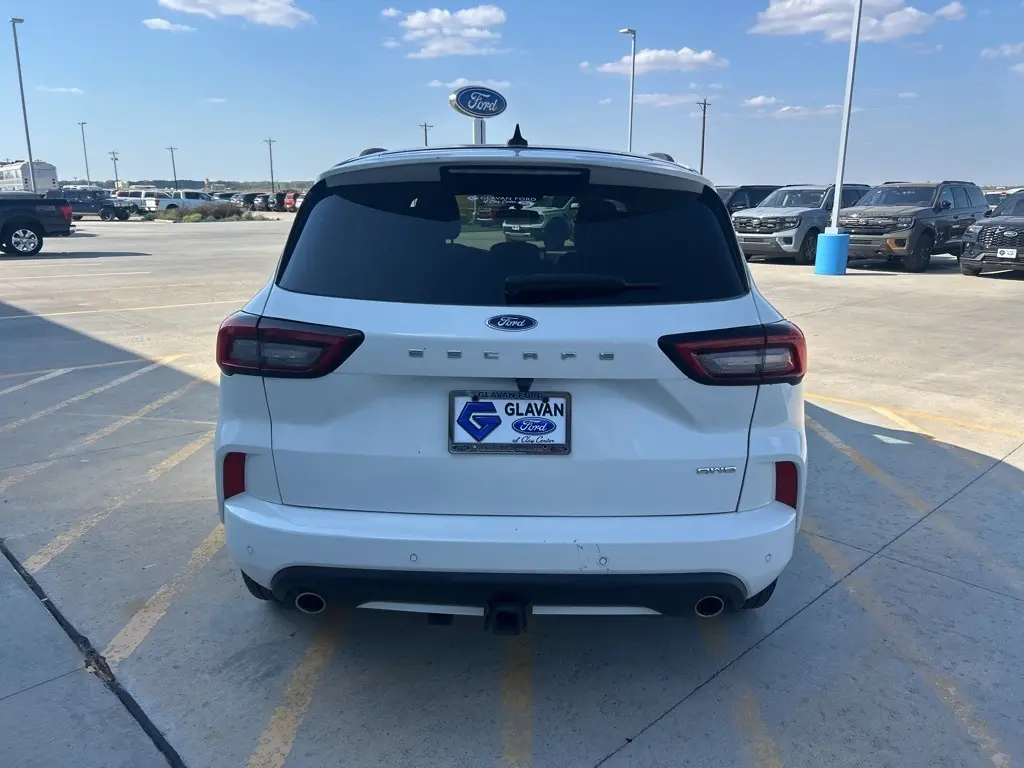 2023 Ford Escape ST-Line Select photo 4