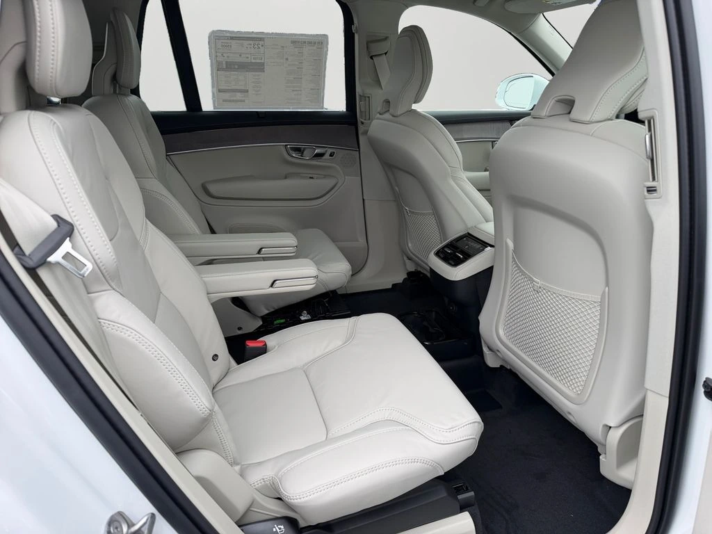 2026 Volvo - image 7