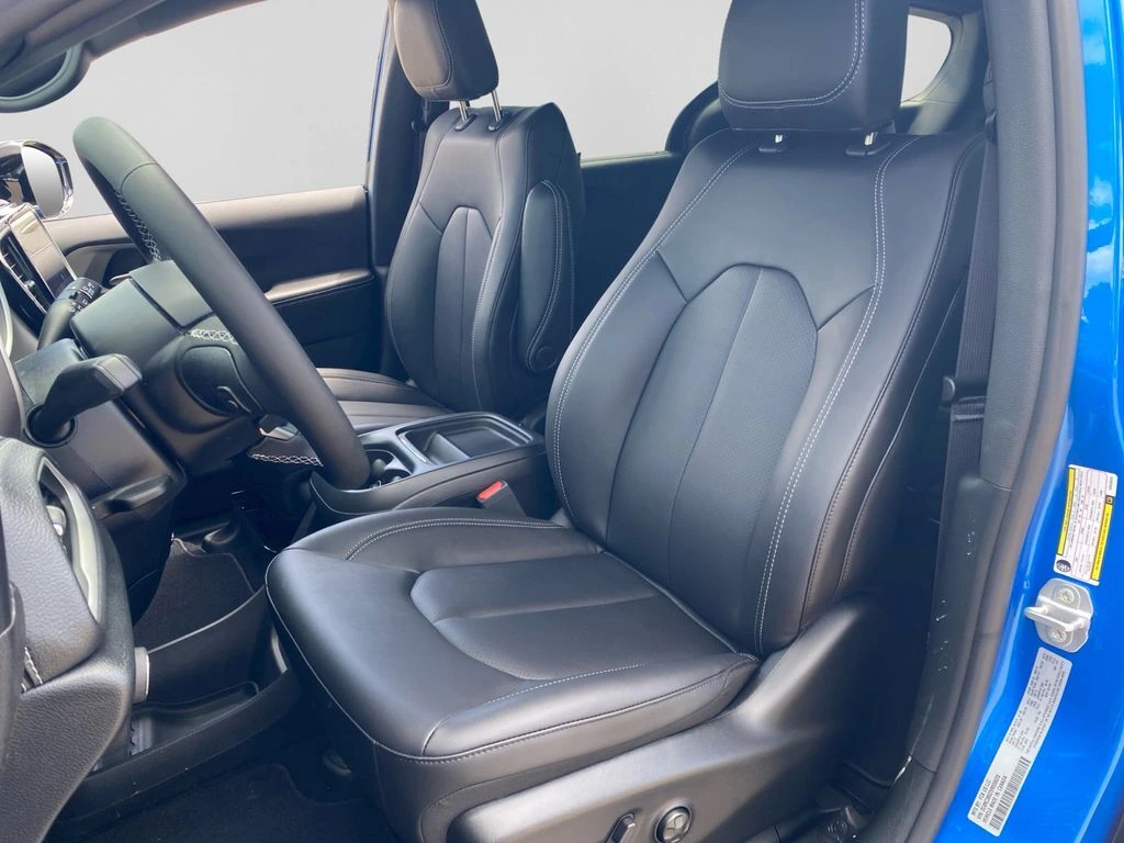 2027 Chrysler Pacifica Select - Photo 15