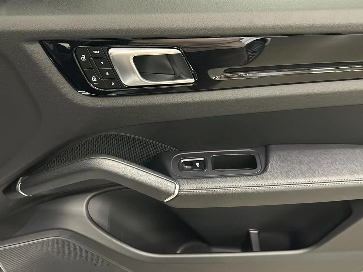 2023 Porsche Cayenne Base - Photo 13