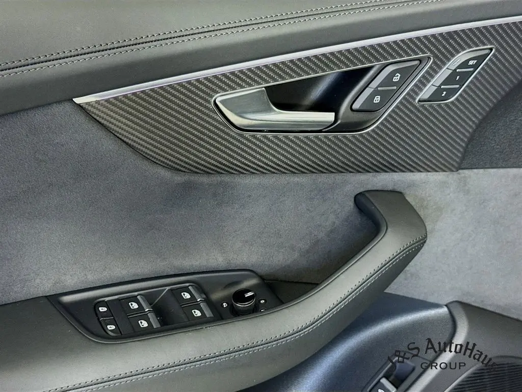 2023 Audi RS Q8 photo 19