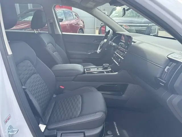 2026 Nissan Rogue SV photo 10