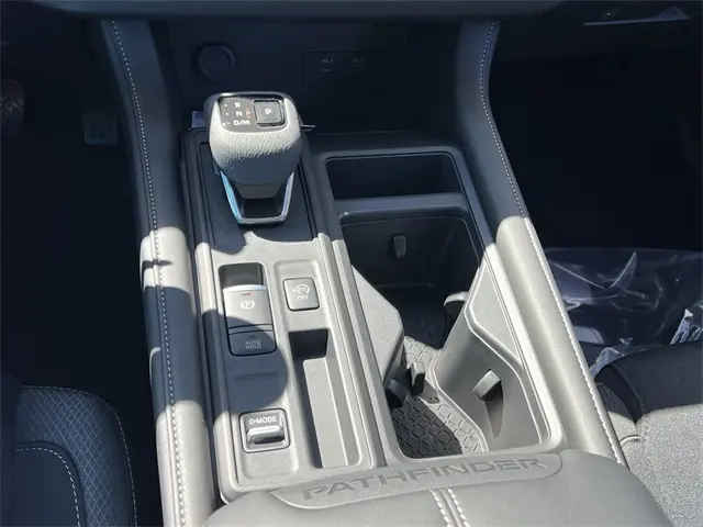 2025 Nissan Pathfinder S photo 14