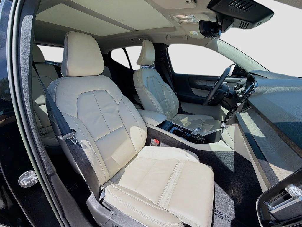 2023 Volvo XC40 Plus - Photo 15