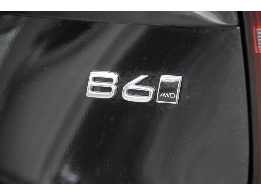 2026 Volvo - image 25