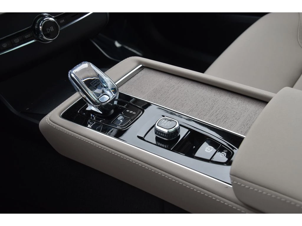 2026 Volvo - image 36