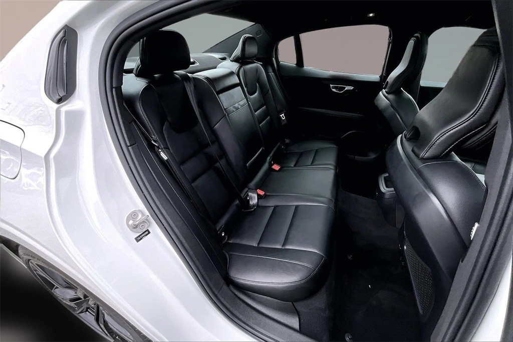 2023 Volvo - image 25