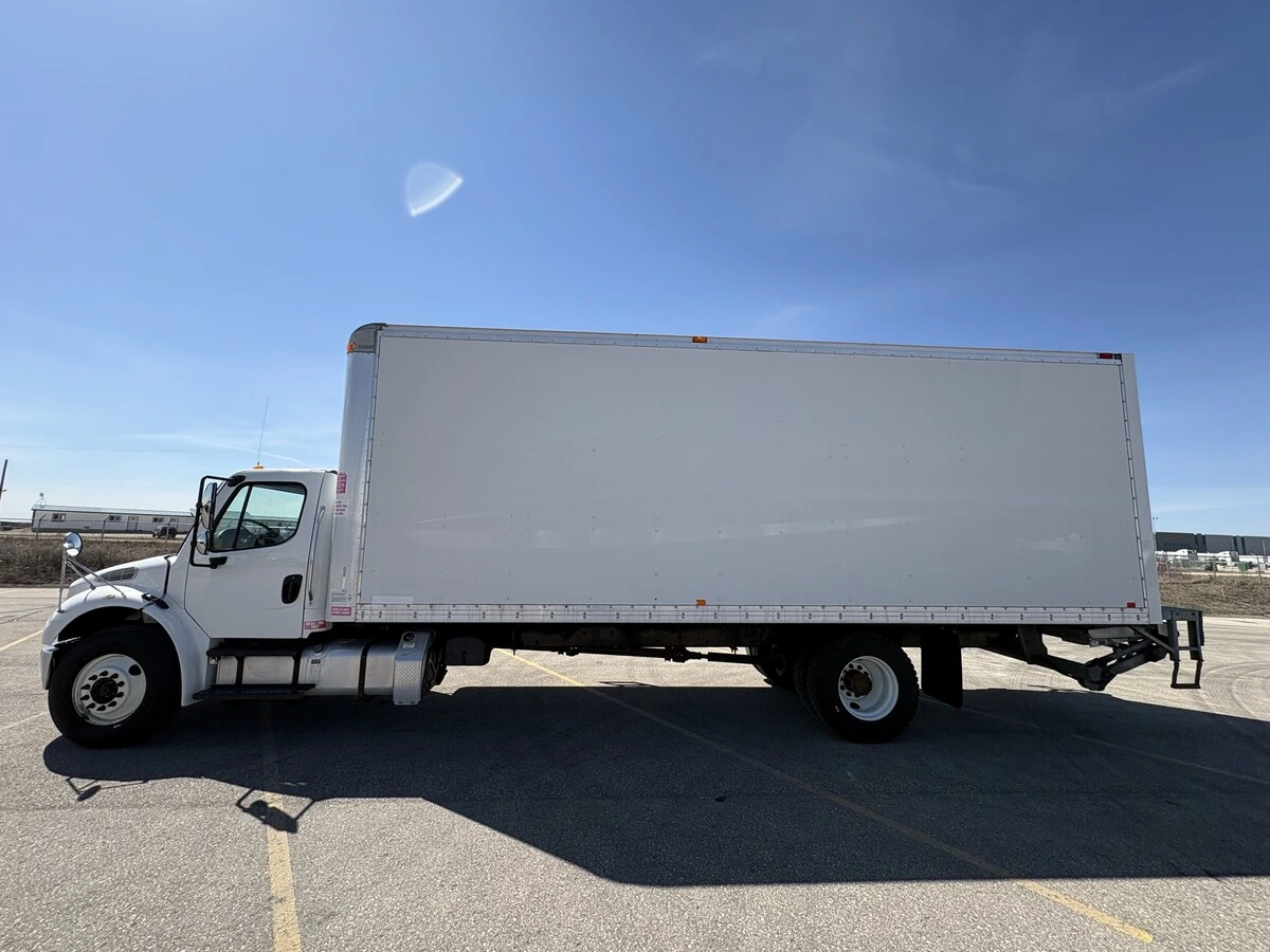 2018 Freightliner M2 106 in Mississauga, ON — photo 8