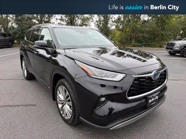 2022 Toyota Highlander Hybrid Platinum