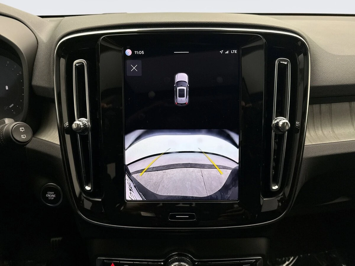 2025 Volvo - image 16