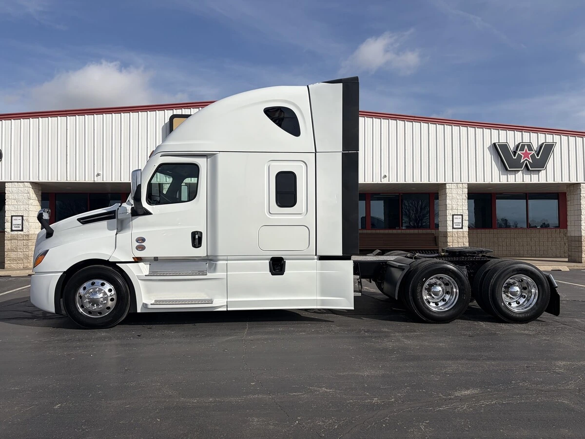 2027 Freightliner Cascadia - image 2