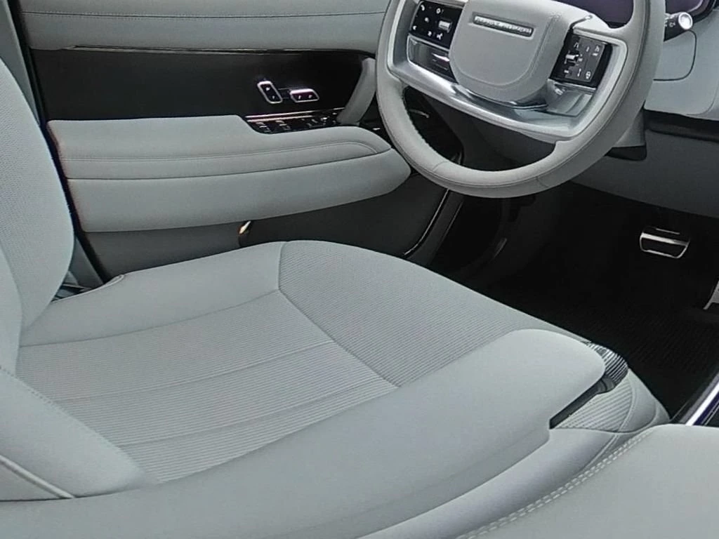 2025 Land Rover Range Rover SV - Photo 29