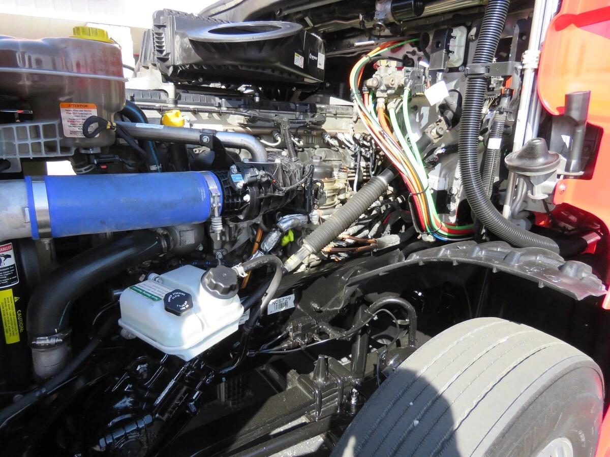 2022 Freightliner Cascadia - image 11