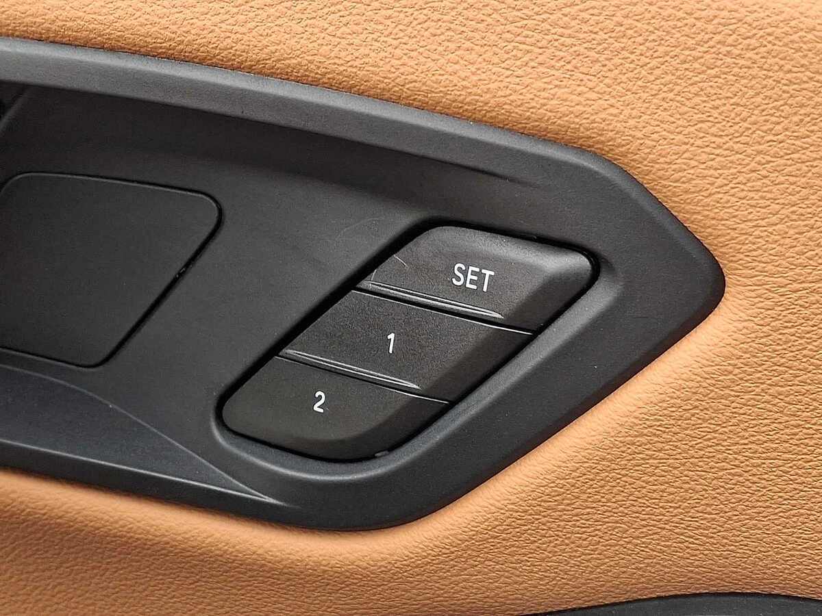 2025 BMW 3 Series 330i - Photo 24