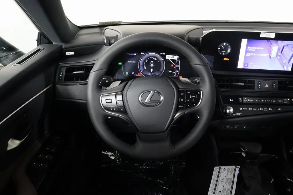 2025 Lexus ES 300h photo 3