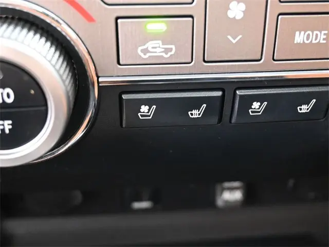 2016 Toyota Tundra Platinum photo 25