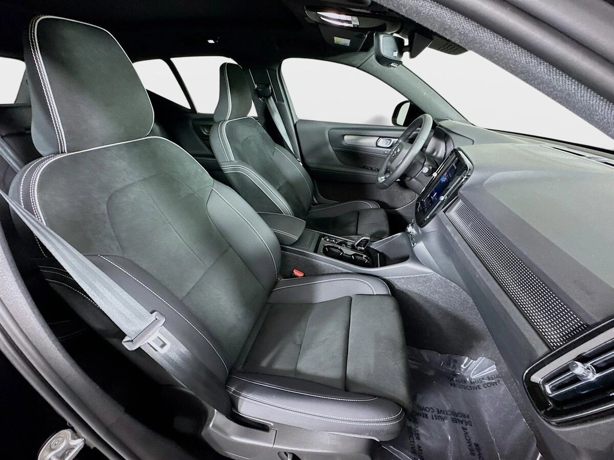 2023 Volvo - image 29