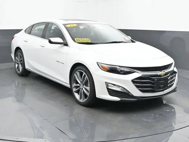 2023 Chevrolet Malibu 1LT photo 2