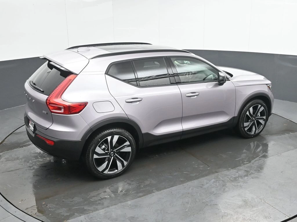 2026 Volvo - image 31