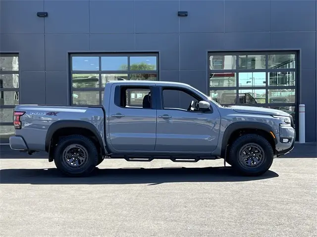 2025 Nissan Frontier PRO-4X photo 7
