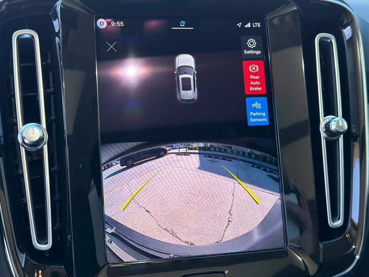 2026 Volvo - image 22