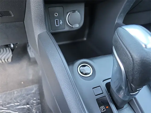 2025 Nissan Kicks Play S photo 16