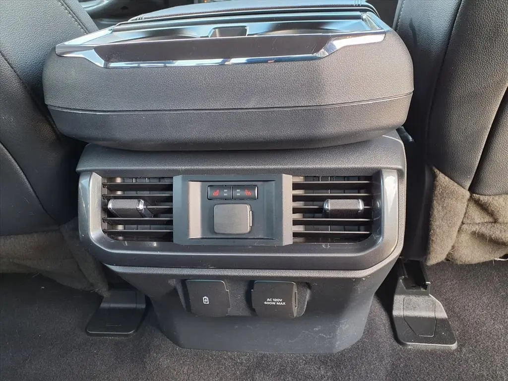 2023 Ford F-150 Lariat photo 18