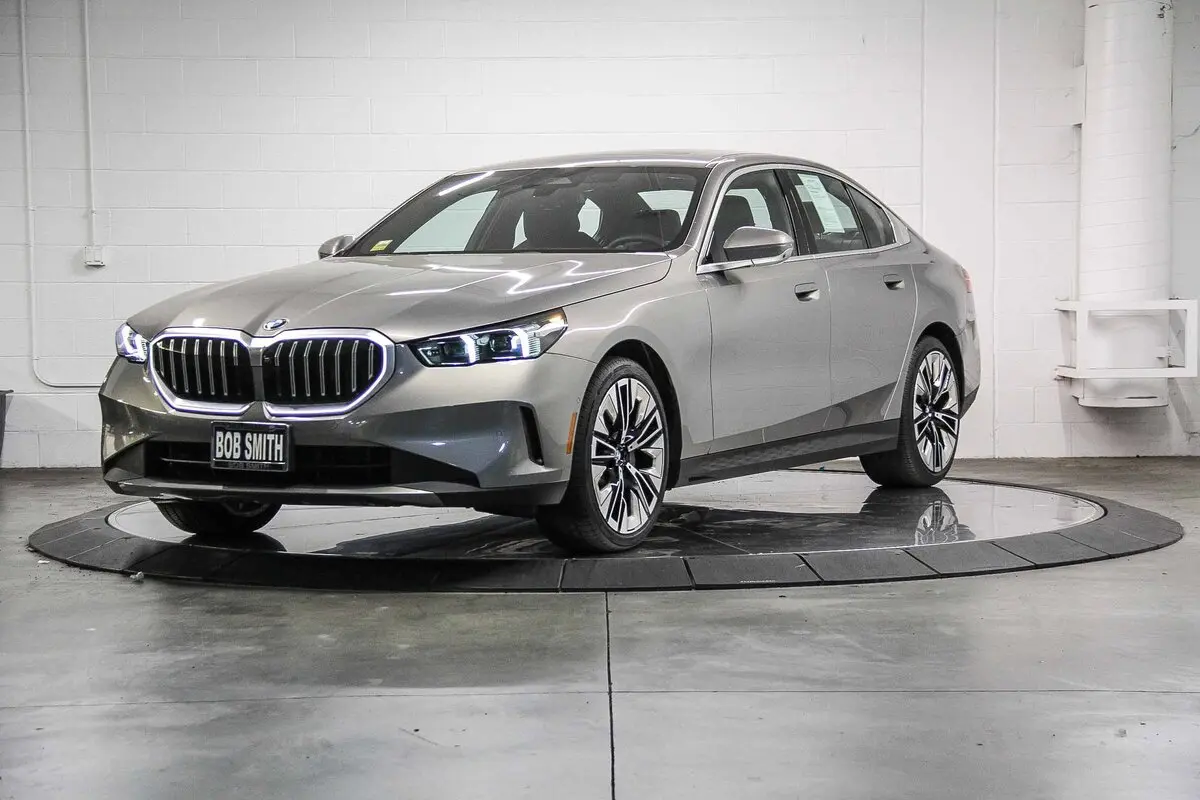 2025 Bmw 530i 5-Series photo 2