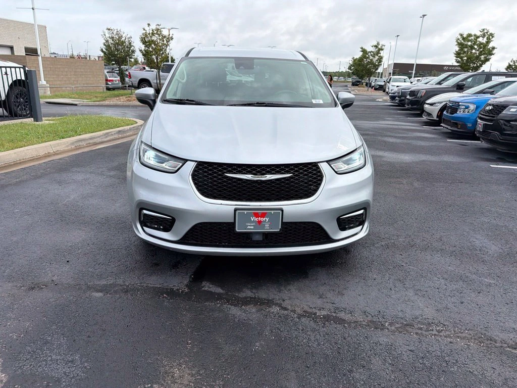 Used 2023 Chrysler Pacifica Touring L with VIN 2C4RC1BG8PR567121 for sale in Kansas City