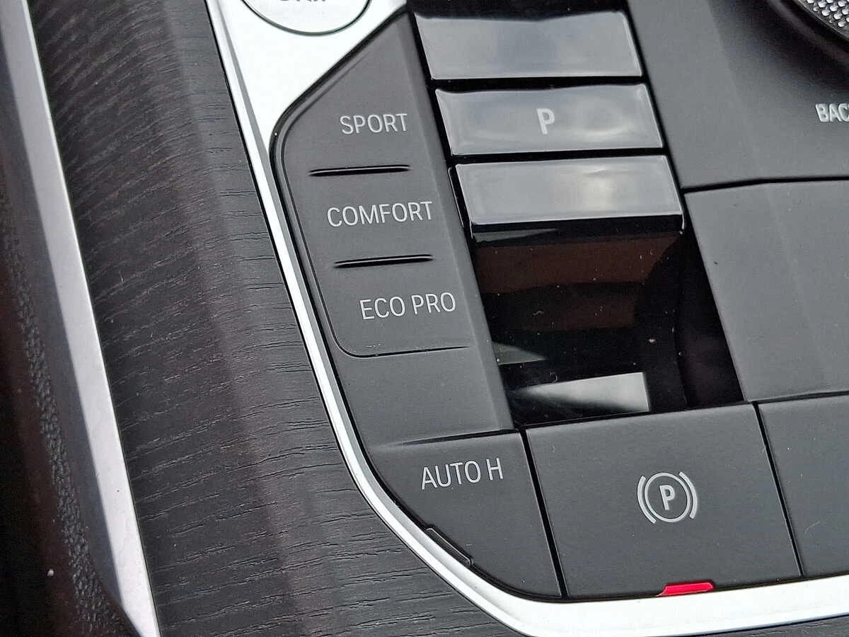 2025 BMW 3 Series 330i - Photo 21